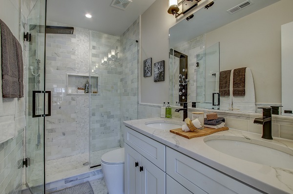 Kaip dušo sienelės gali padėti jums optimaliai panaudoti vonios kambarį.