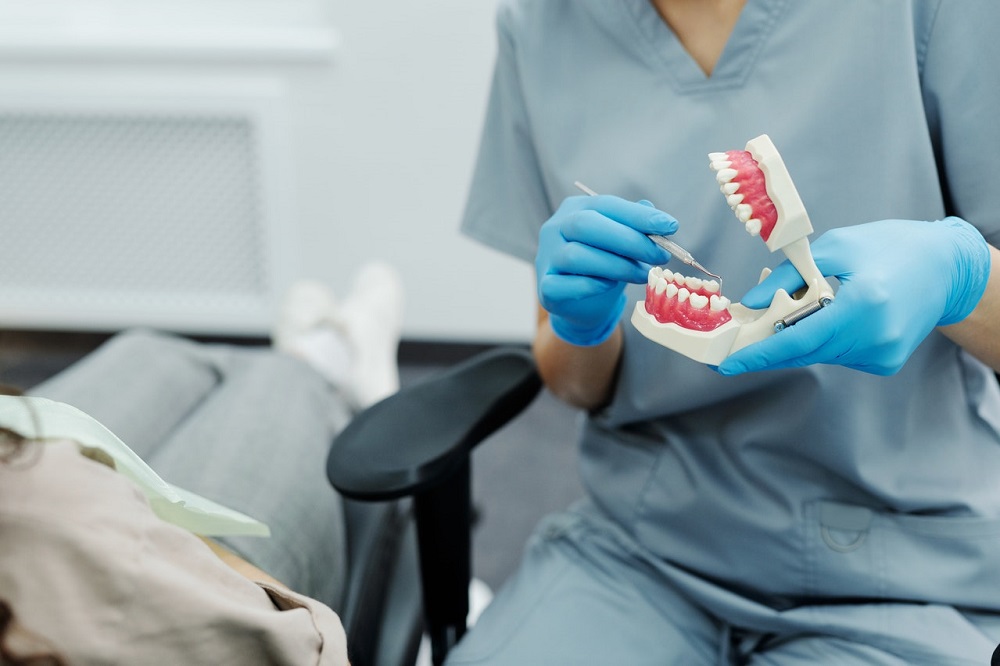 Kaip žinoti, kad reikia pašalinti protinį dantį?